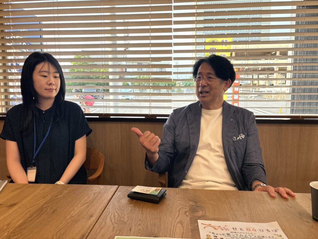 身振りを交えて話す鍋嶋さん